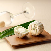 Load image into Gallery viewer, Pandan Champagne Mini Snowskin Mooncake